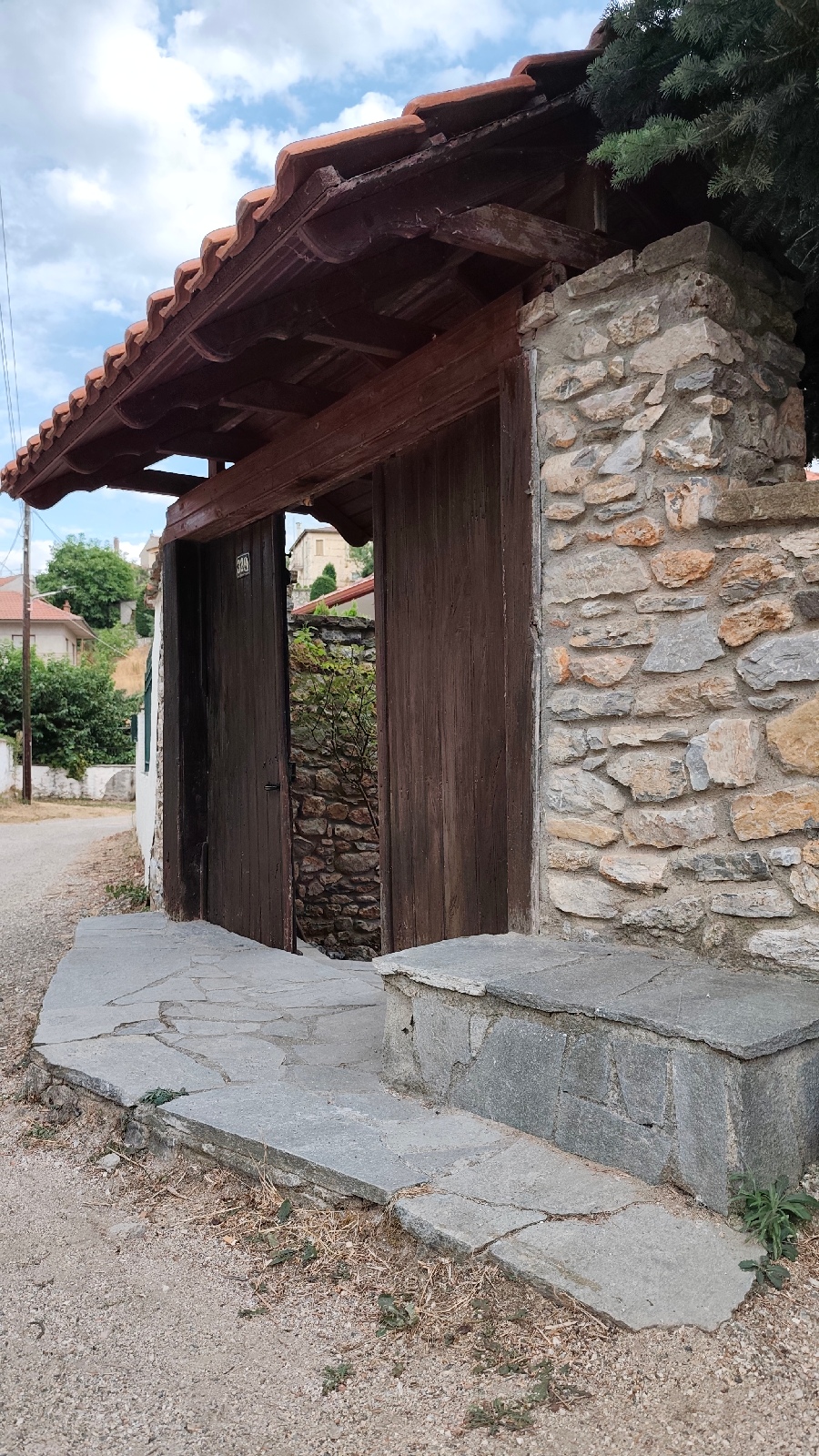Όταν τα σοκάκια του Βογατσικού μιλούν με εικόνες