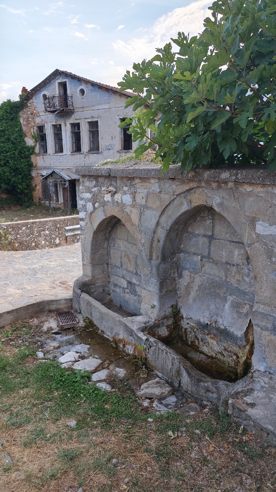 Όταν τα σοκάκια του Βογατσικού μιλούν με εικόνες