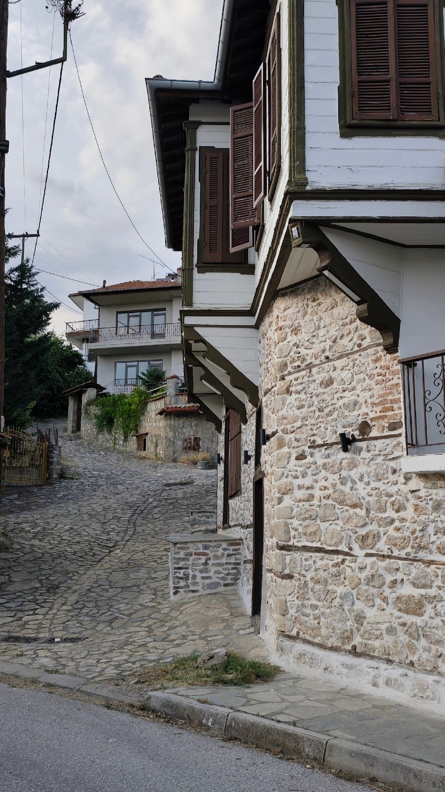 Όταν τα σοκάκια του Βογατσικού μιλούν με εικόνες