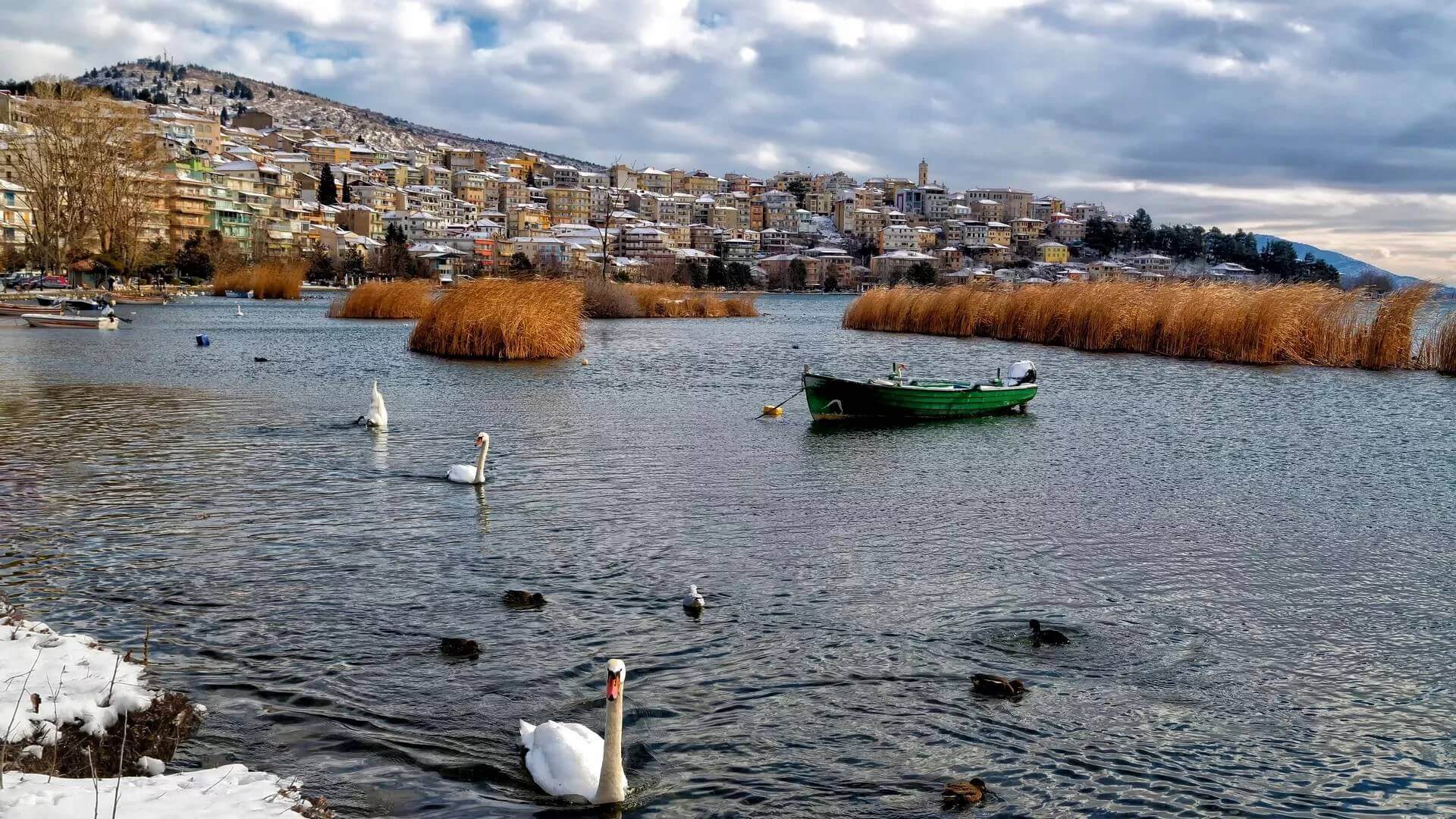 Η περίφημη λίμνη της Καστοριάς